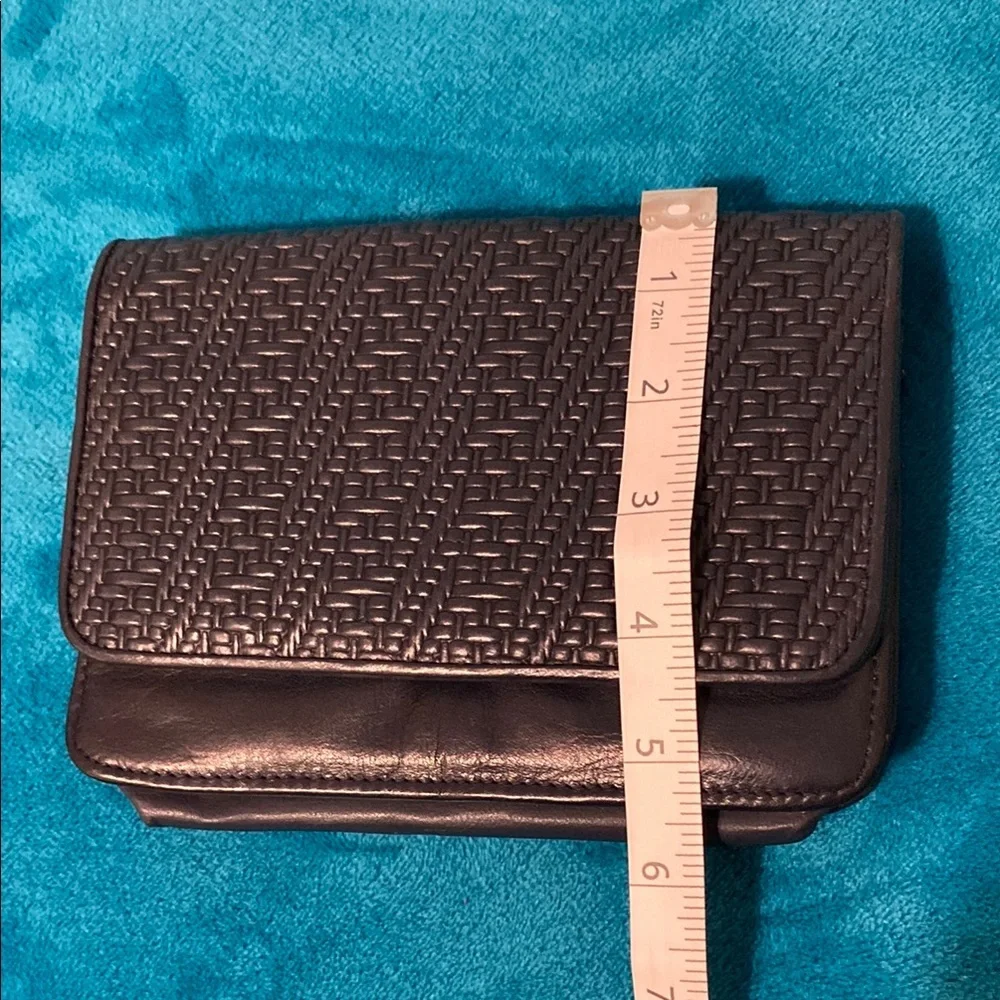 Elegant Black Wallet with Premium Leather Finish - Picture 8 of 10